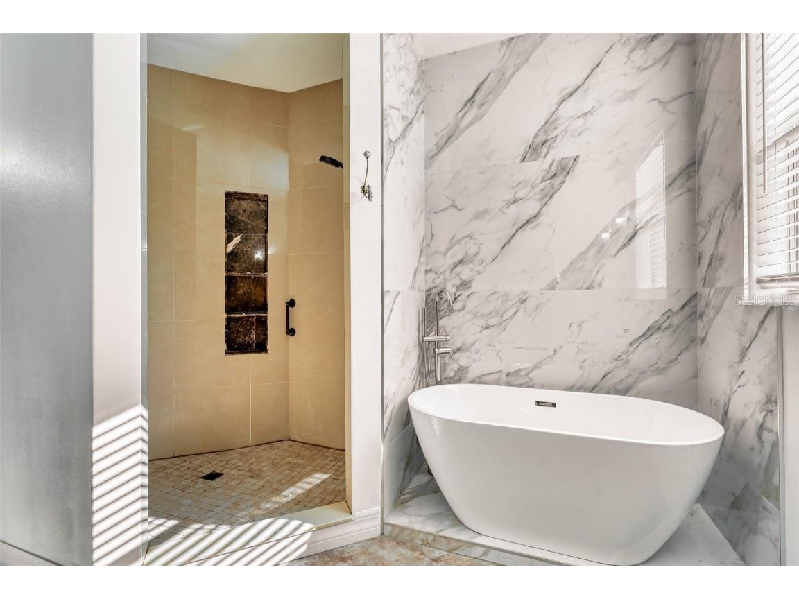 13483 Heritage Way Sarasota FL 34240 TB8375773 image17