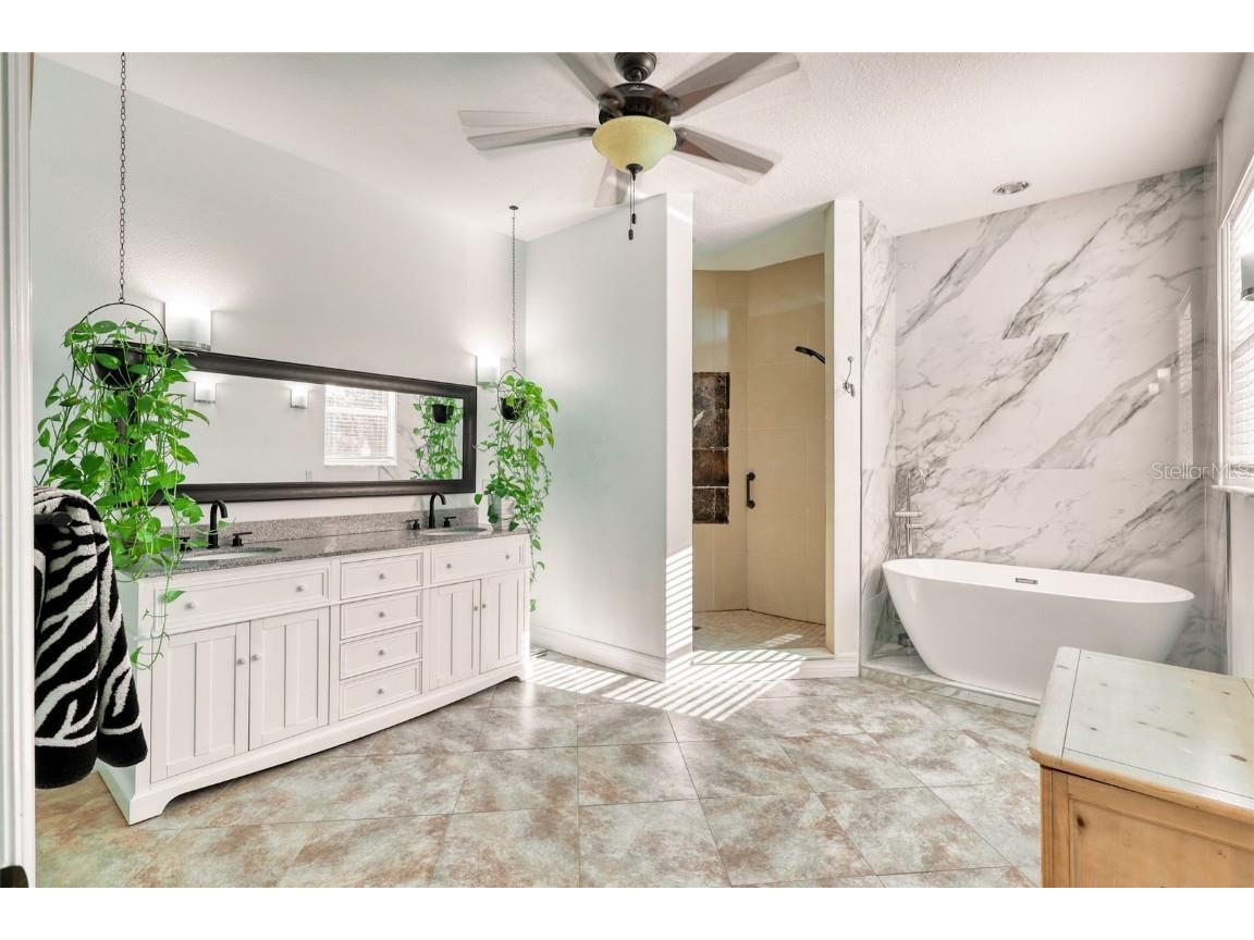 13483 Heritage Way Sarasota FL 34240 TB8375773 image18