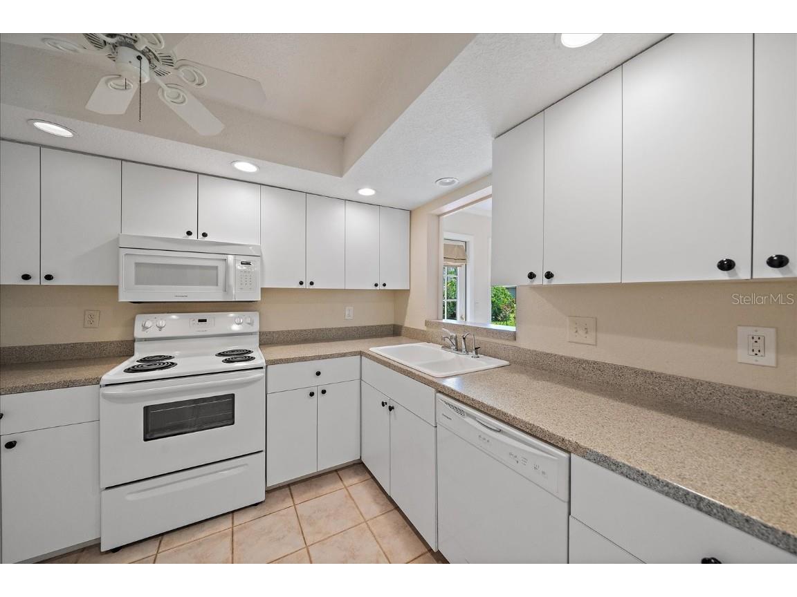 1349 Grand Boulevard #1006 Sarasota FL 34232 A4670997 image9