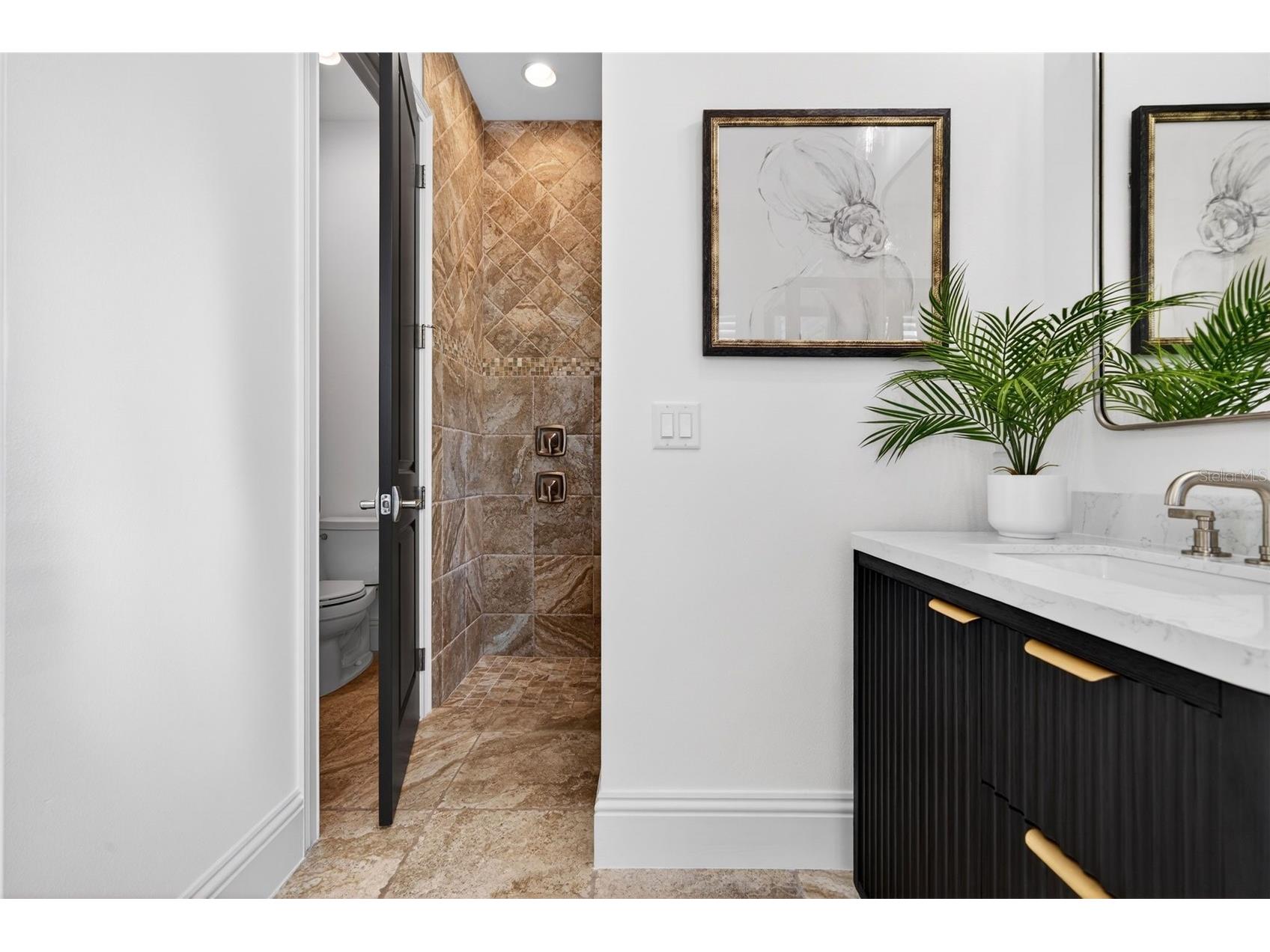 1349 Harbor Drive Sarasota FL 34239 A4676231 image37