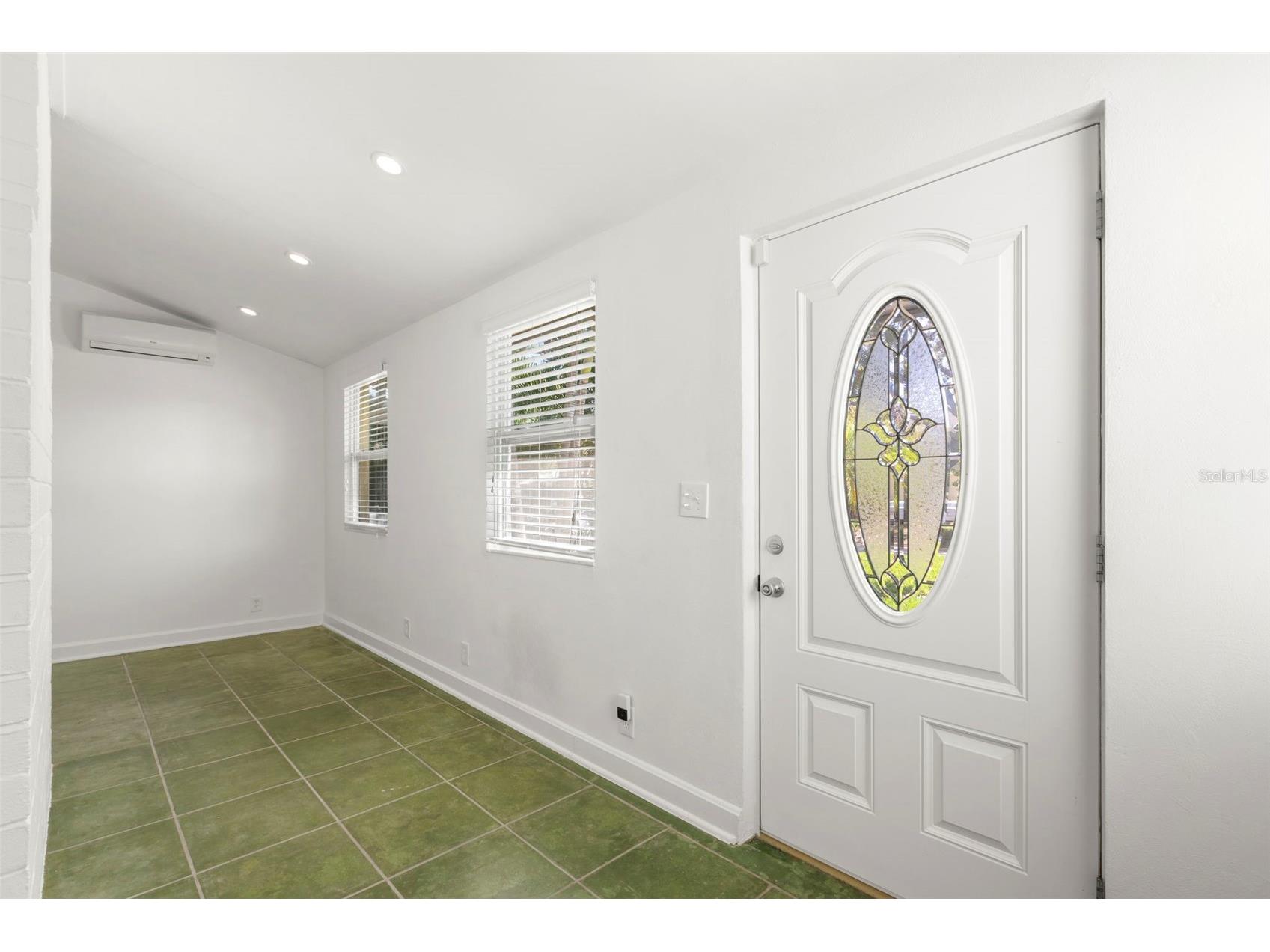 135 17th Avenue N Saint Petersburg FL 33704 TB8476186 image19