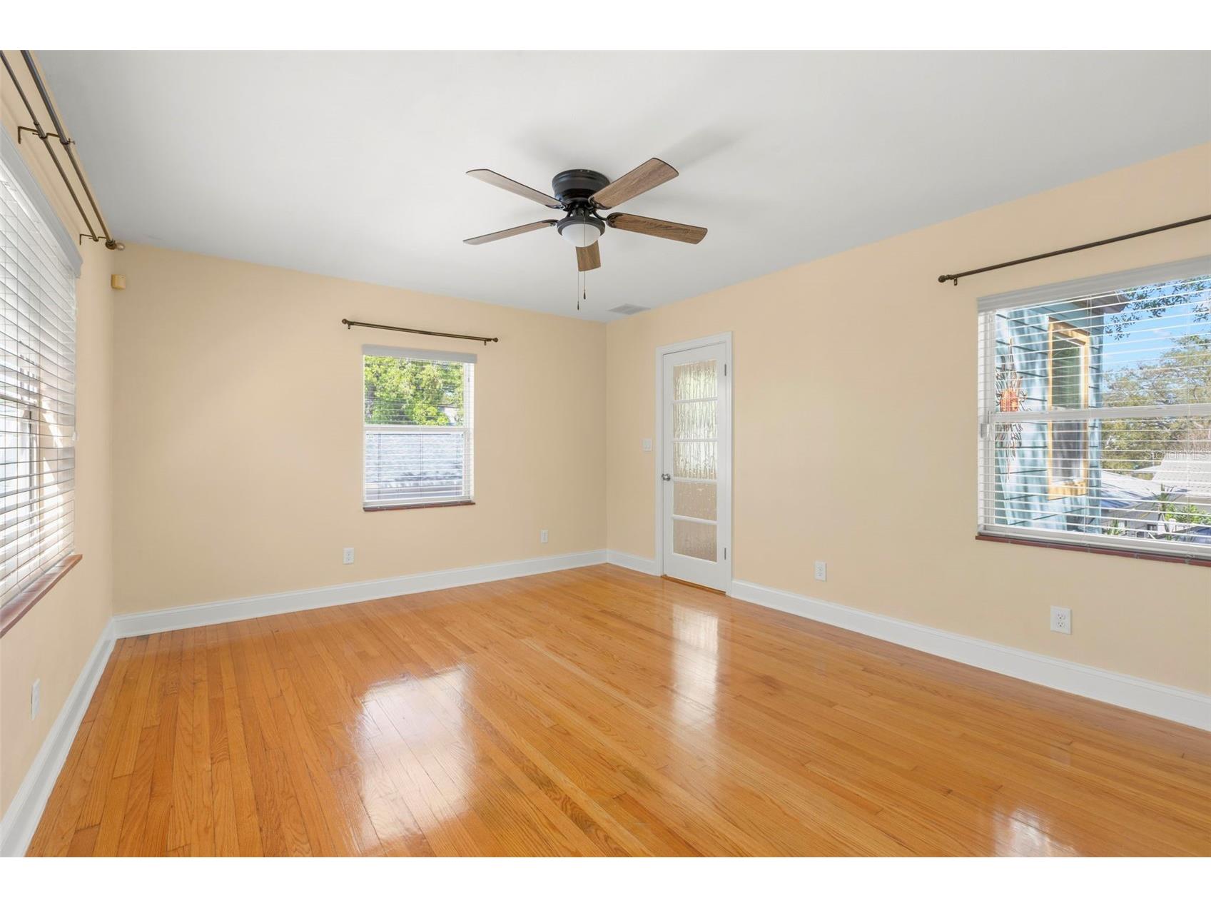 135 17th Avenue N Saint Petersburg FL 33704 TB8476186 image23