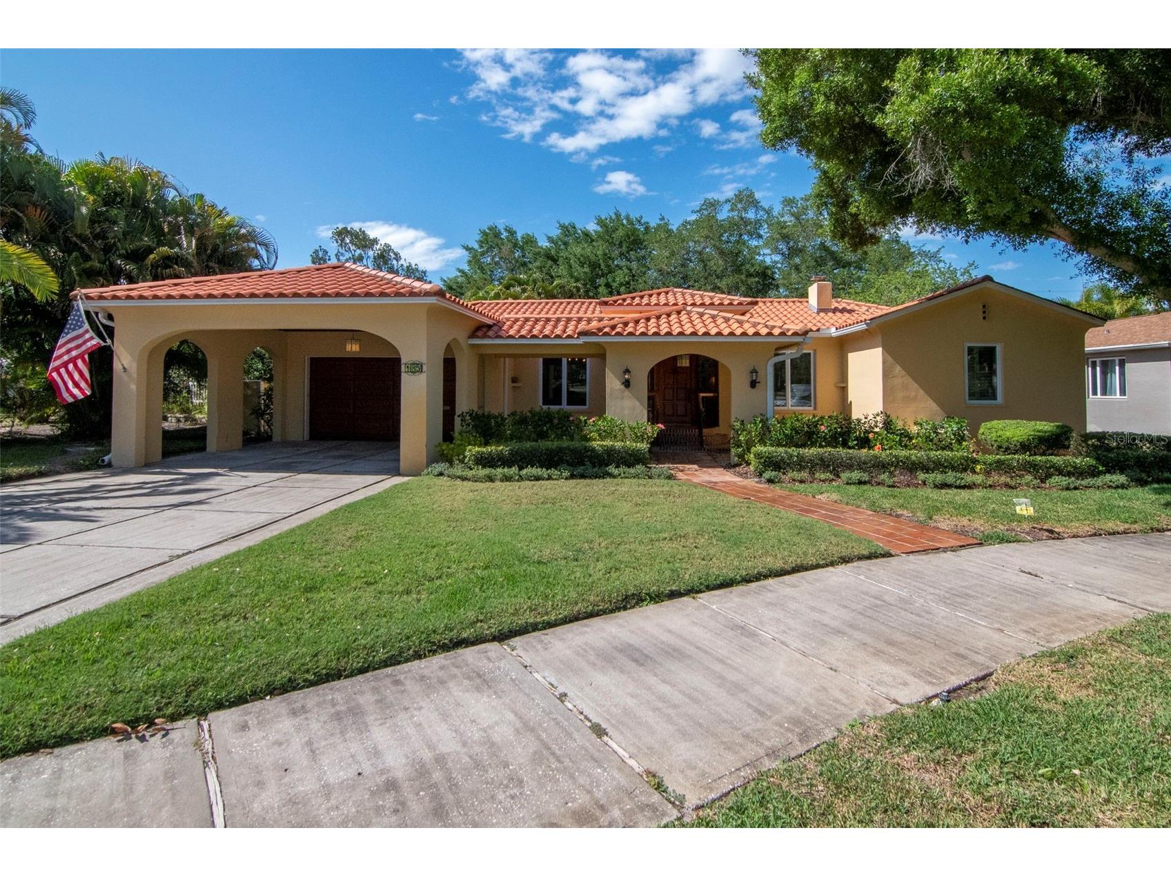 135 25th Avenue NE Saint Petersburg FL 33704 TB8494808 image1