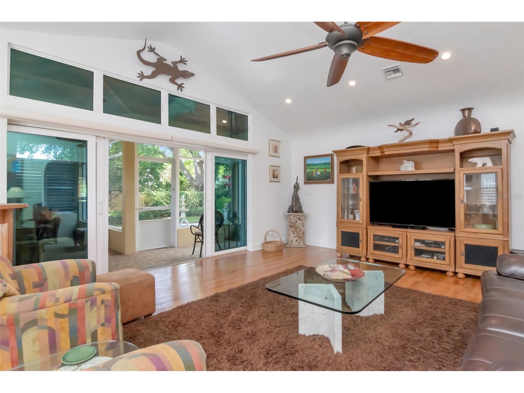 135 25th Avenue NE Saint Petersburg FL 33704 TB8494808 image20