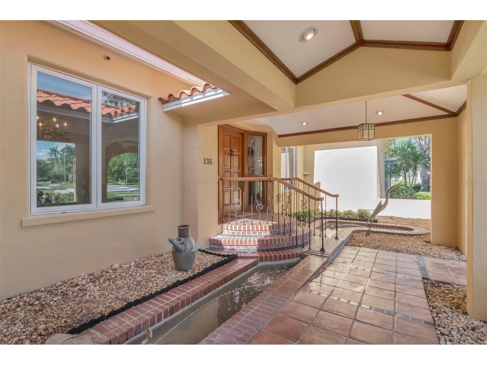 135 25th Avenue NE Saint Petersburg FL 33704 TB8494808 image3