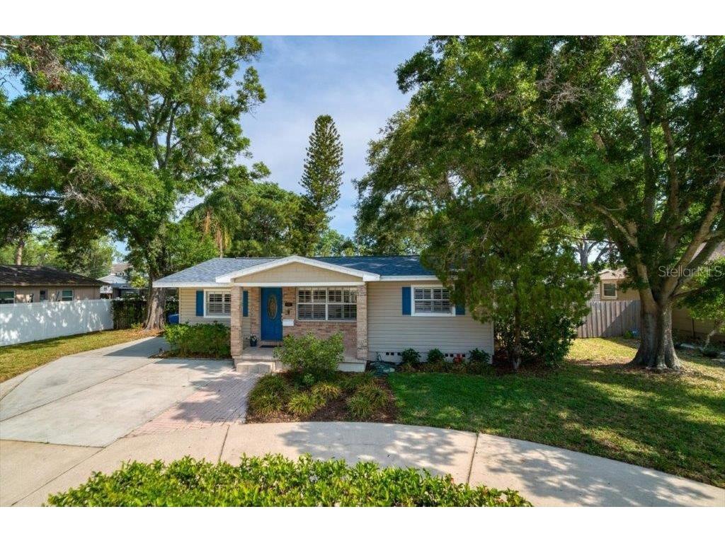 135 48th Avenue N Saint Petersburg FL 33703 U8199236 image1