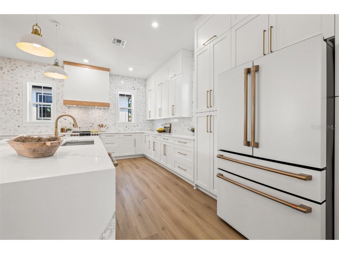 135 48th Avenue Saint Petersburg FL 33703 U8250203 image13