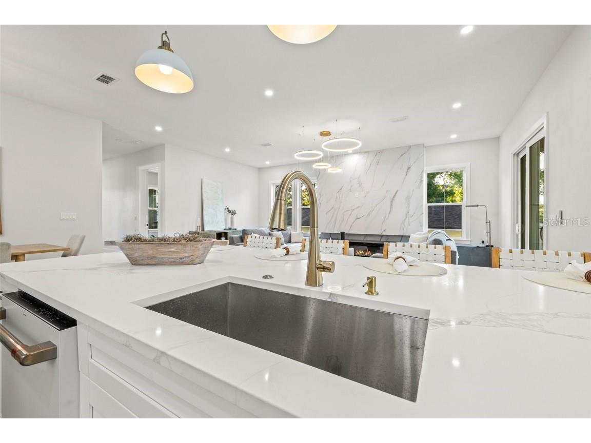 135 48th Avenue Saint Petersburg FL 33703 U8250203 image14