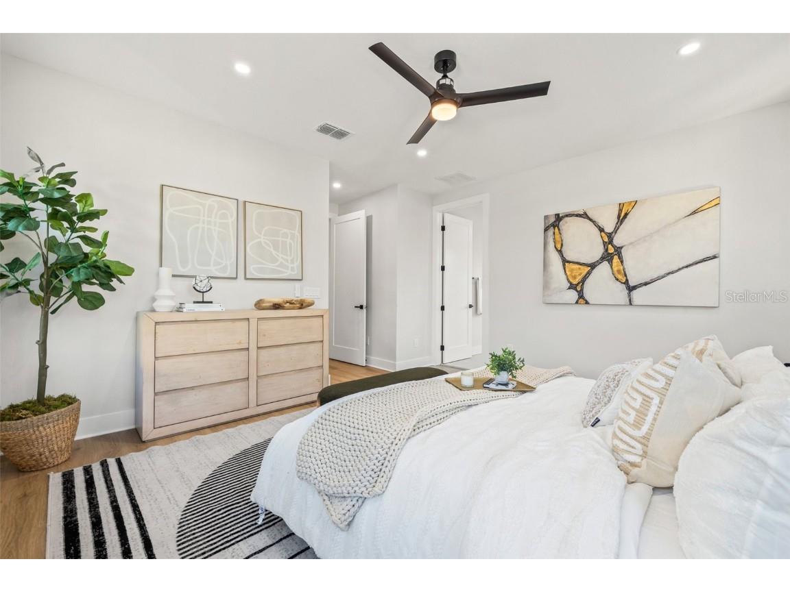 135 48th Avenue Saint Petersburg FL 33703 U8250203 image18