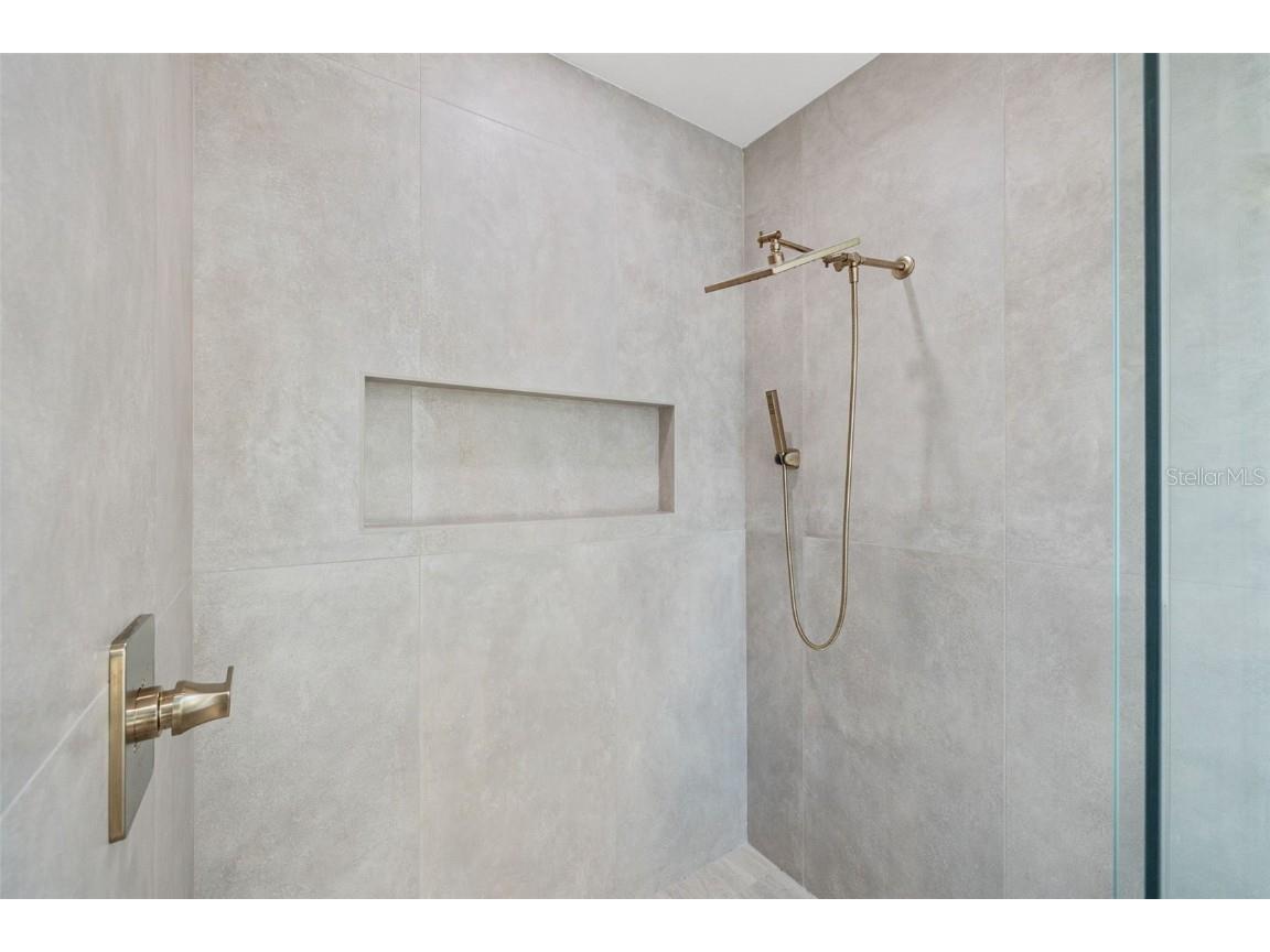 135 48th Avenue Saint Petersburg FL 33703 U8250203 image23