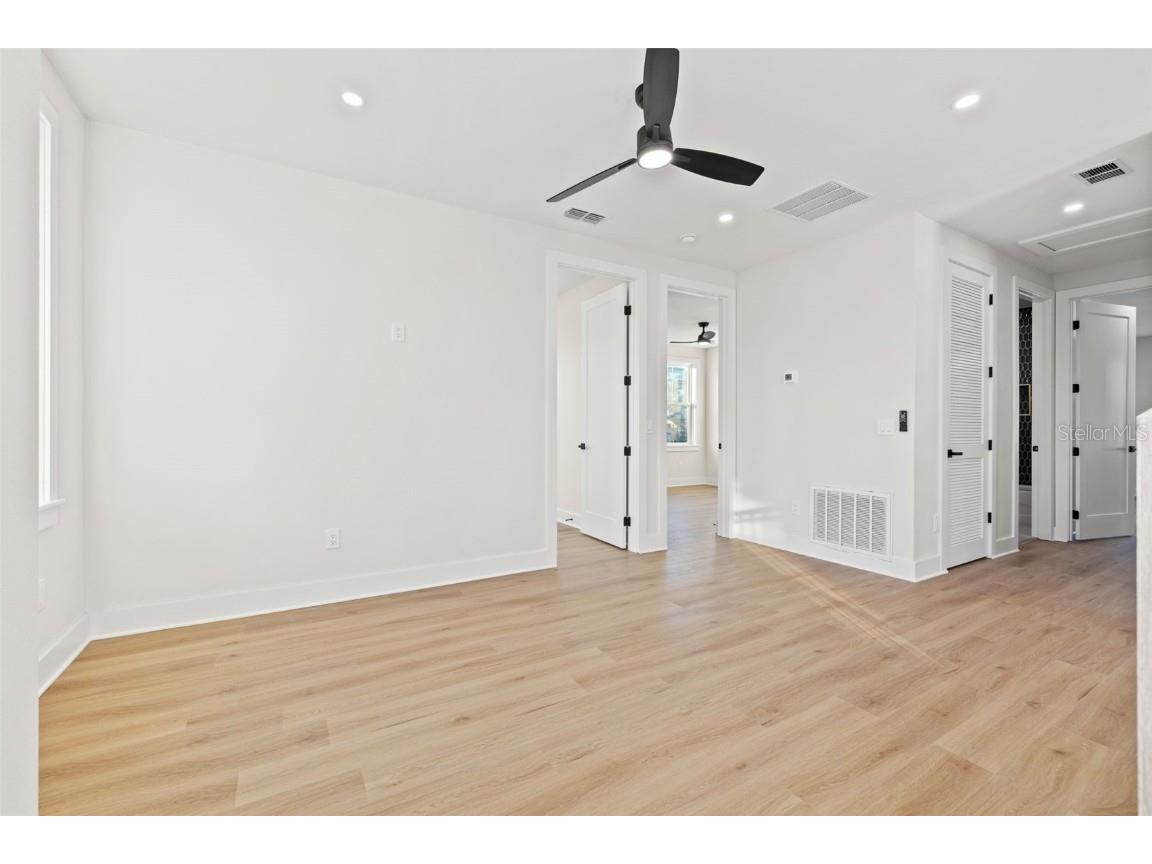 135 48th Avenue Saint Petersburg FL 33703 U8250203 image27