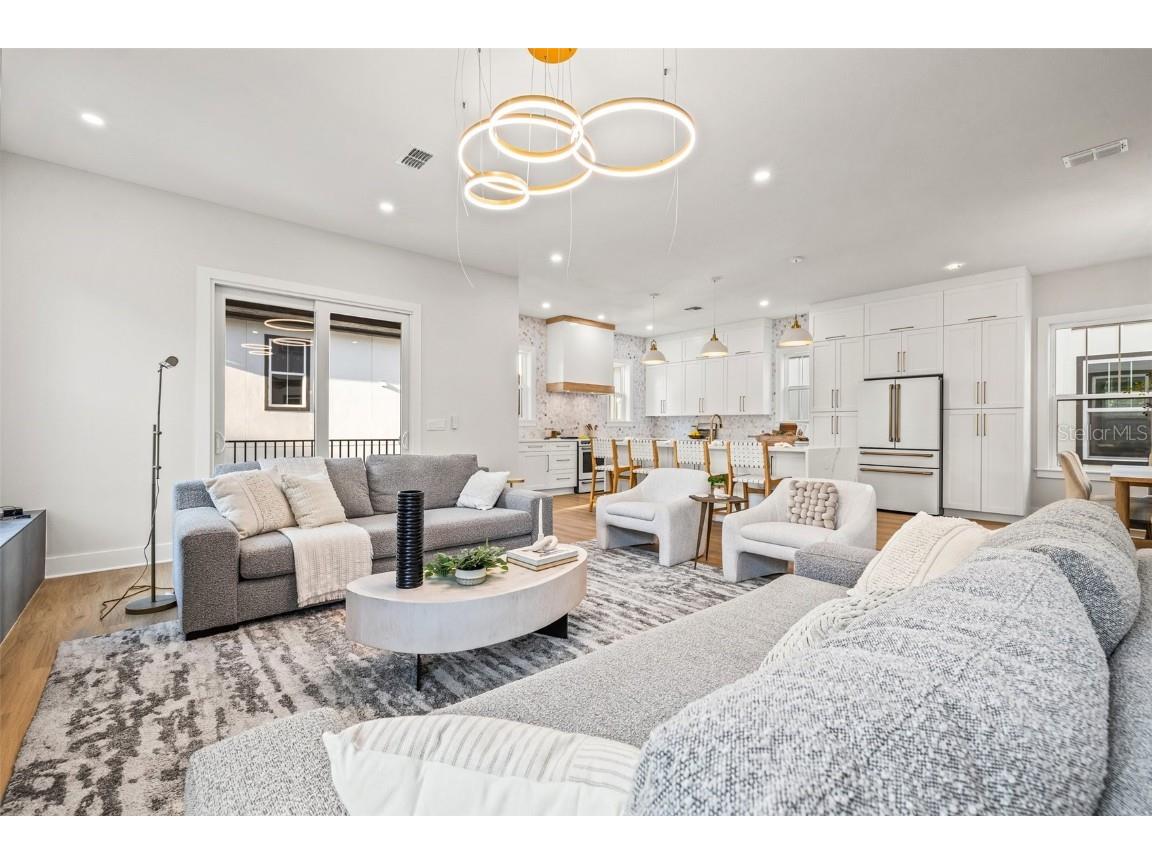 135 48th Avenue Saint Petersburg FL 33703 U8250203 image3