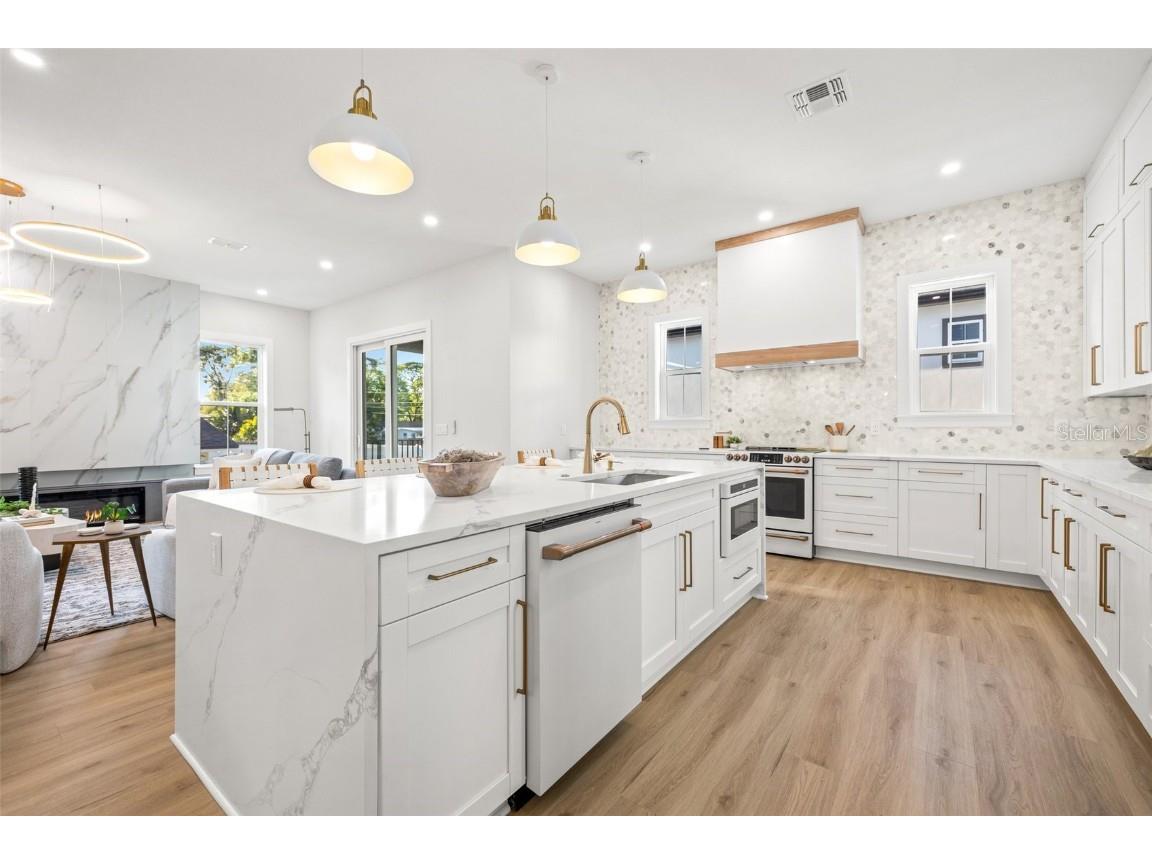 135 48th Avenue Saint Petersburg FL 33703 U8250203 image7