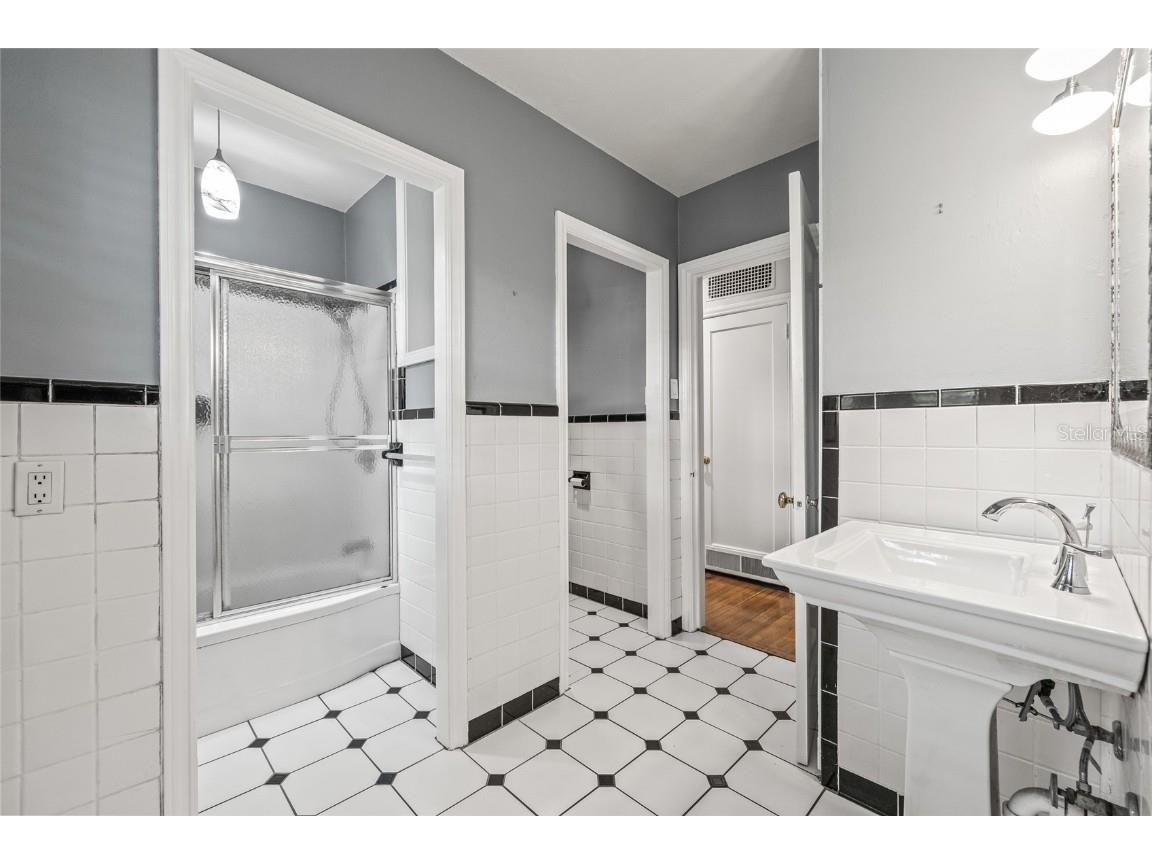 135 Aranda Street NE Saint Petersburg FL 33704 TB8405777 image11