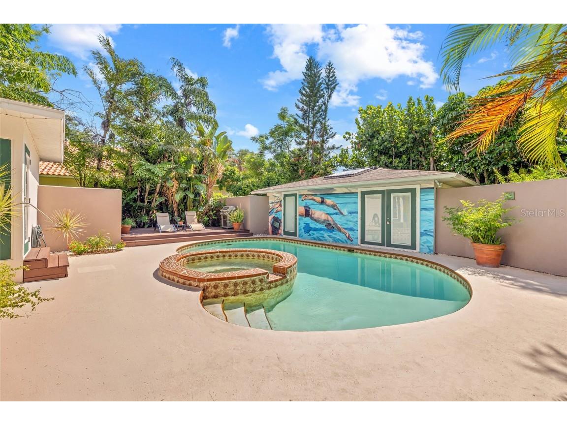 135 Aranda Street NE Saint Petersburg FL 33704 TB8405777 image2