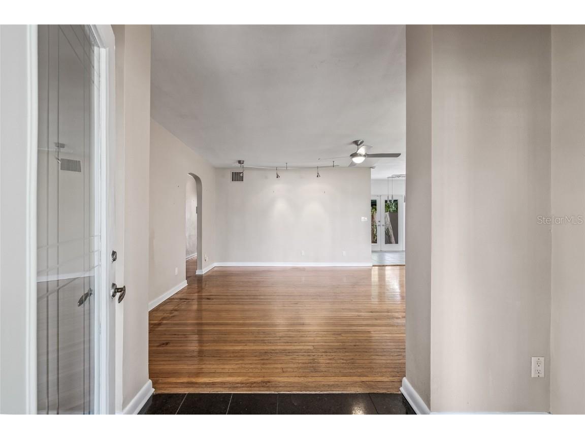 135 Aranda Street NE Saint Petersburg FL 33704 TB8405777 image25