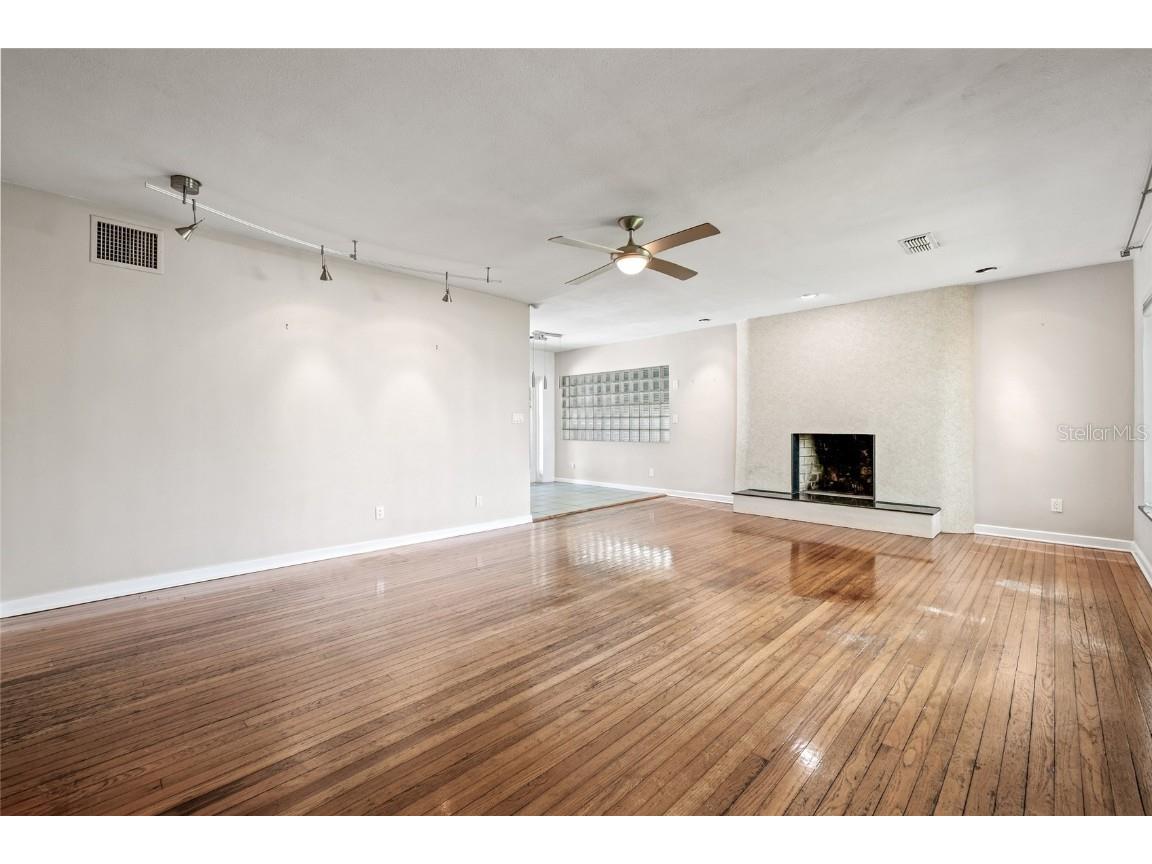 135 Aranda Street NE Saint Petersburg FL 33704 TB8405777 image4