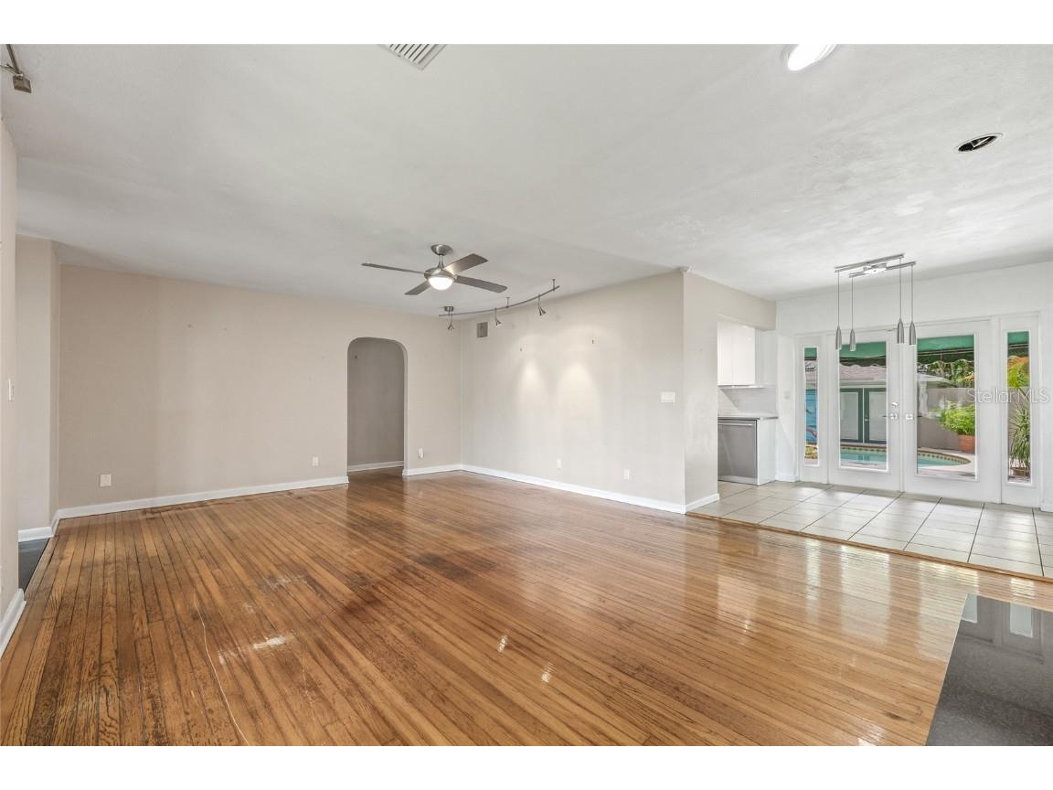 135 Aranda Street NE Saint Petersburg FL 33704 TB8405777 image6