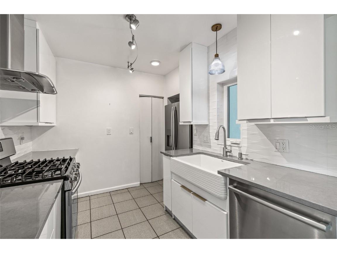 135 Aranda Street NE Saint Petersburg FL 33704 TB8405777 image7