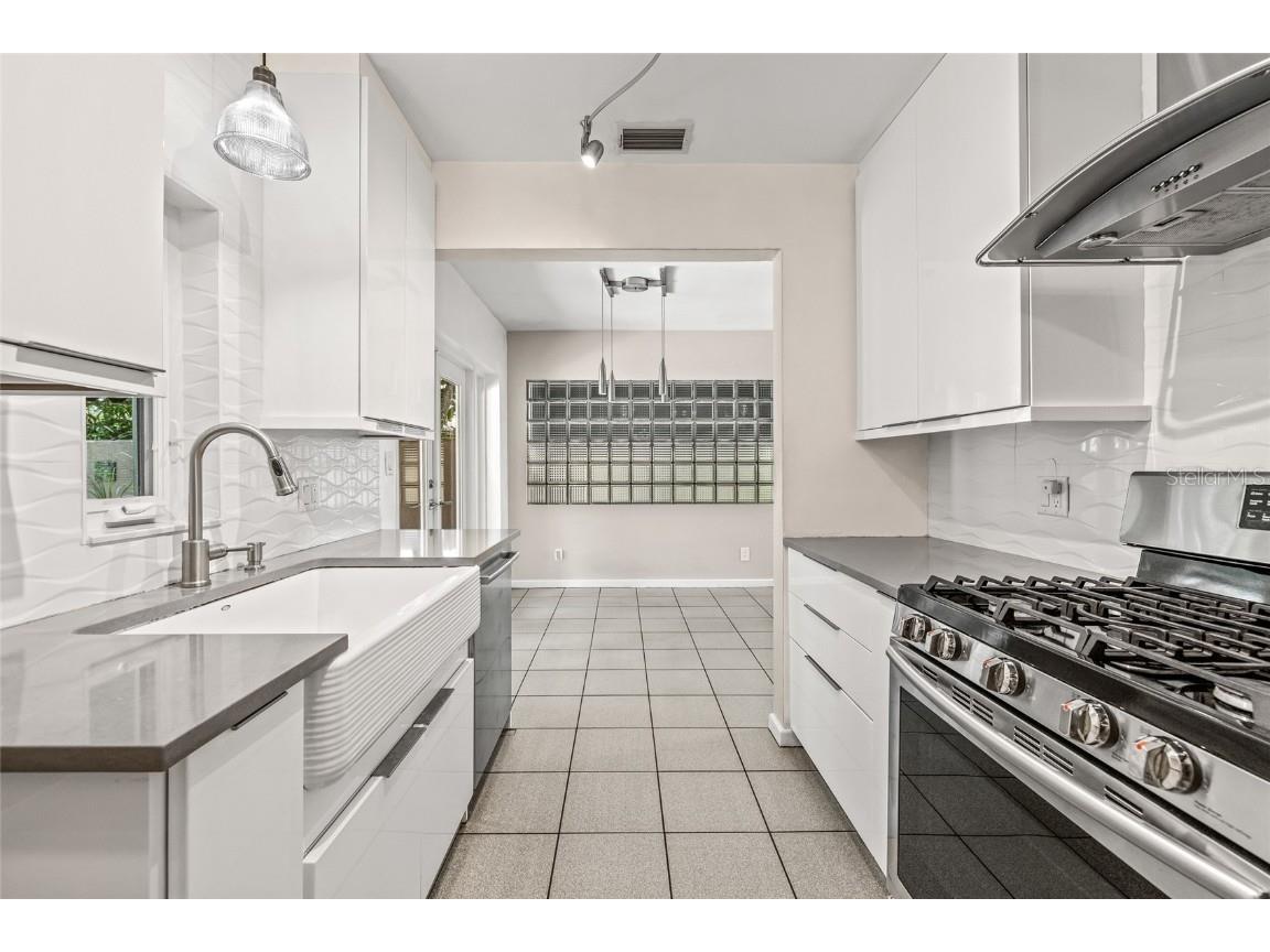 135 Aranda Street NE Saint Petersburg FL 33704 TB8405777 image8