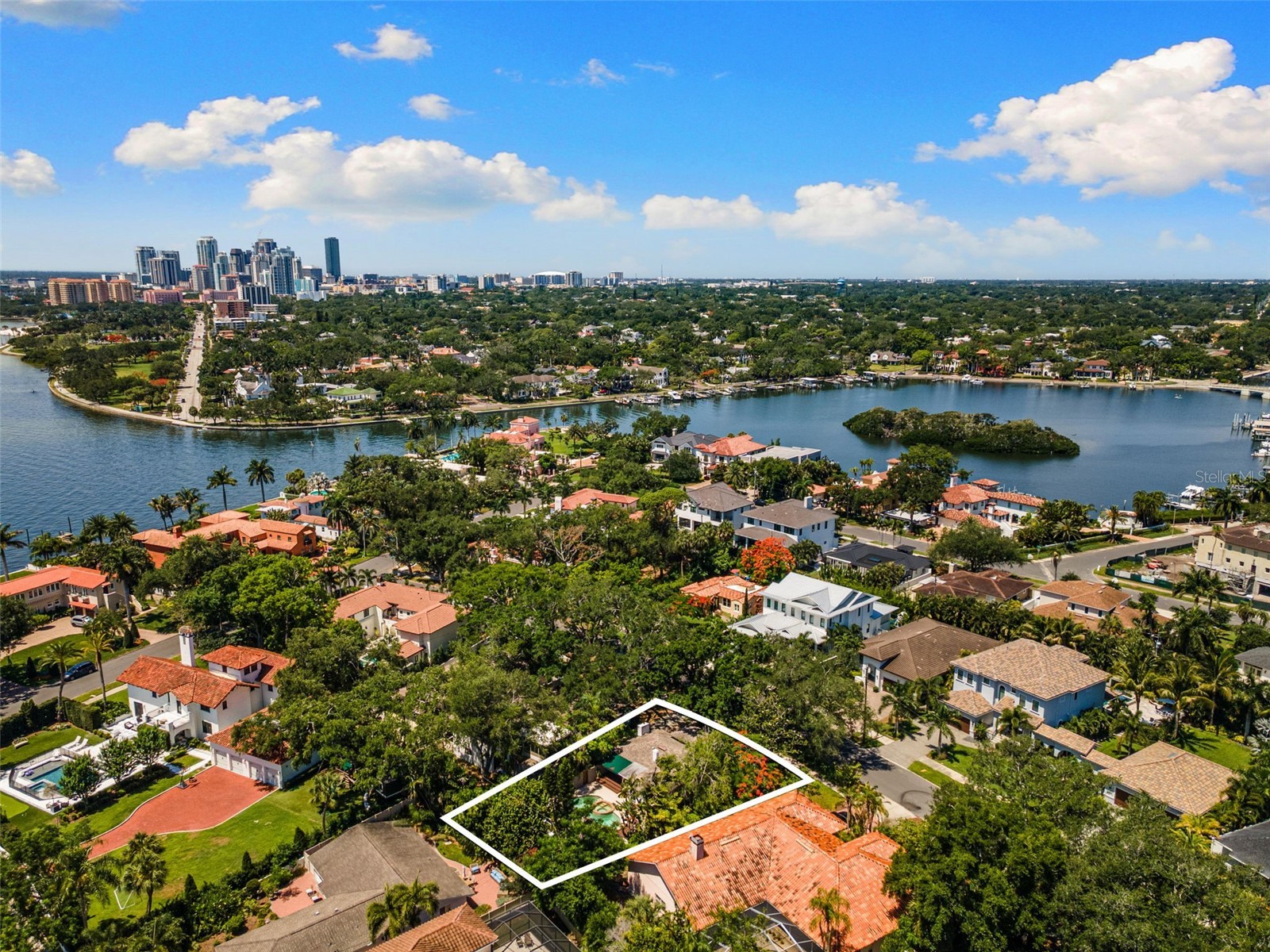 135 Aranda Street NE Saint Petersburg FL 33704 TB8510430 image1