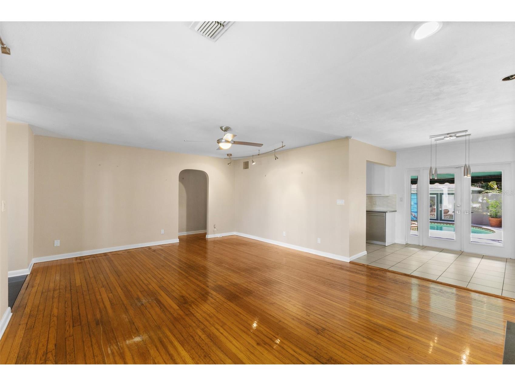 135 Aranda Street NE Saint Petersburg FL 33704 TB8510430 image12