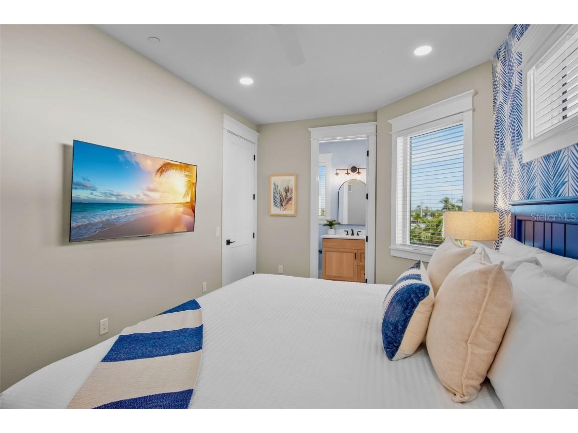 135 Avenida Veneccia Sarasota FL 34242 A4670533 image30