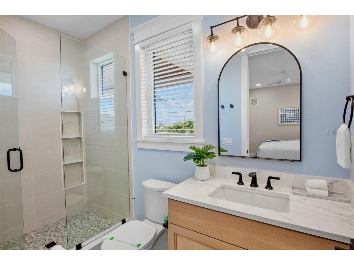 135 Avenida Veneccia Sarasota FL 34242 A4670533 image32