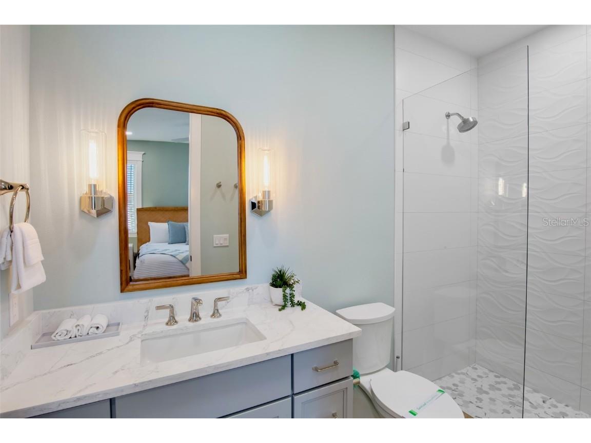 135 Avenida Veneccia Sarasota FL 34242 A4670533 image35