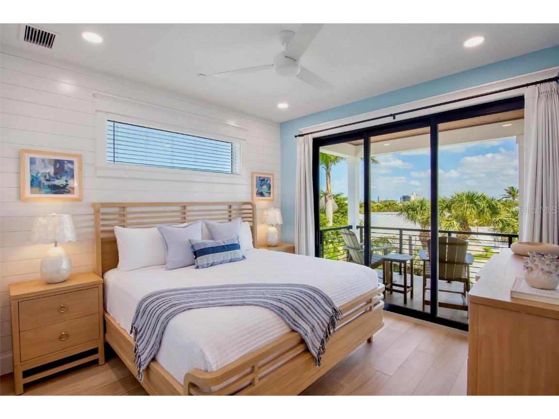 135 Avenida Veneccia Sarasota FL 34242 A4670533 image36