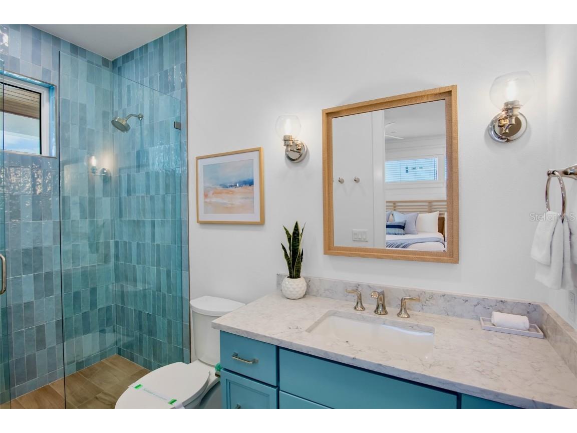 135 Avenida Veneccia Sarasota FL 34242 A4670533 image41