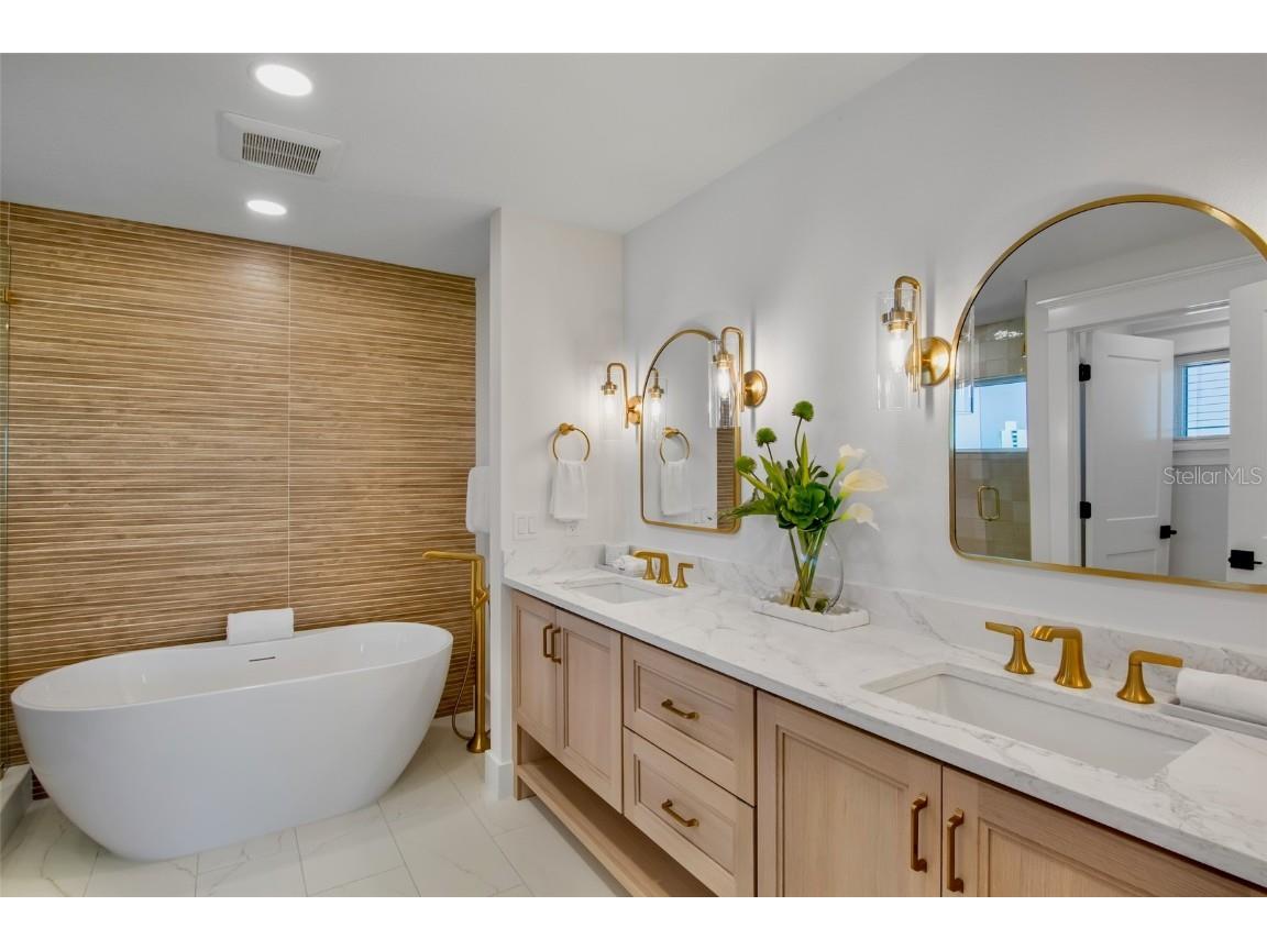 135 Avenida Veneccia Sarasota FL 34242 A4670533 image46