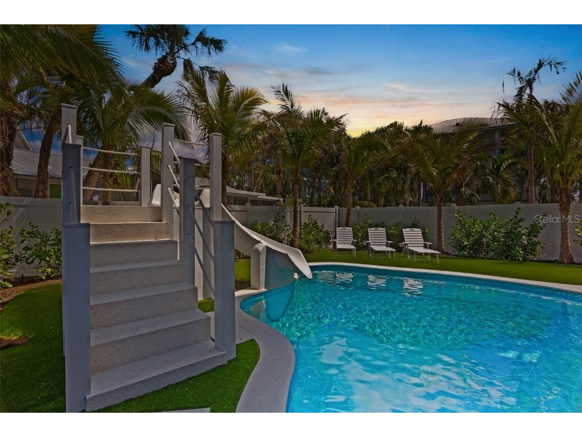 135 Avenida Veneccia Sarasota FL 34242 A4670533 image56