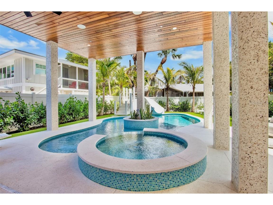 135 Avenida Veneccia Sarasota FL 34242 A4670533 image57