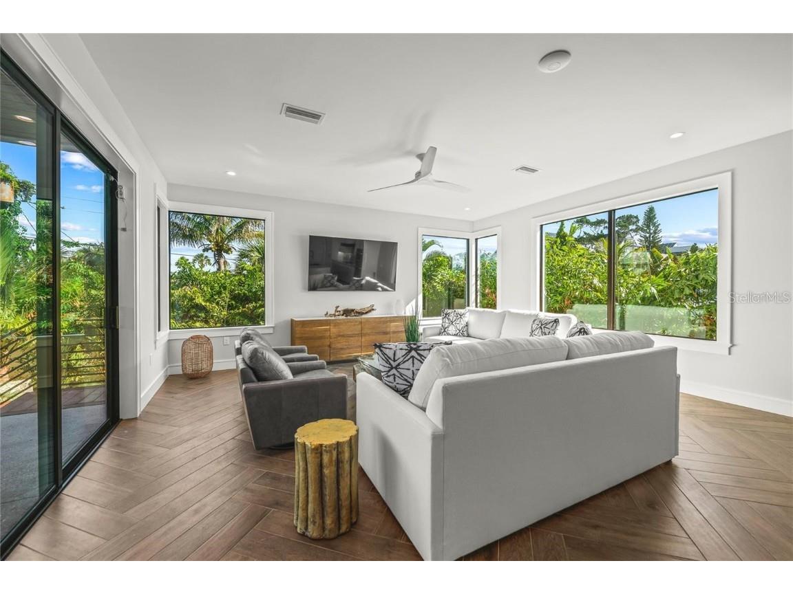 135 Grant Drive Sarasota FL 34236 A4649296 image13