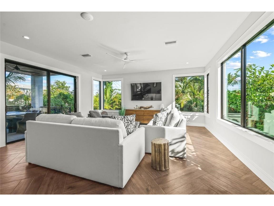 135 Grant Drive Sarasota FL 34236 A4649296 image14