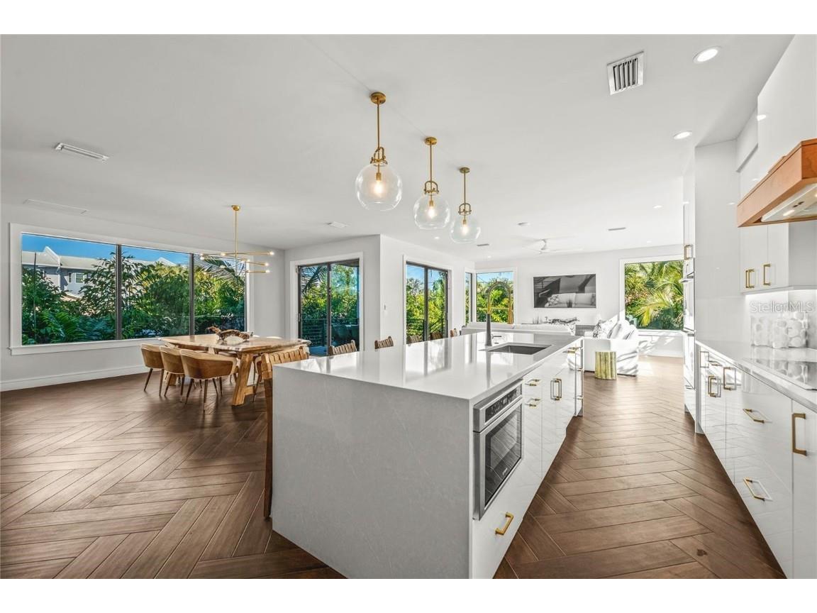 135 Grant Drive Sarasota FL 34236 A4649296 image15