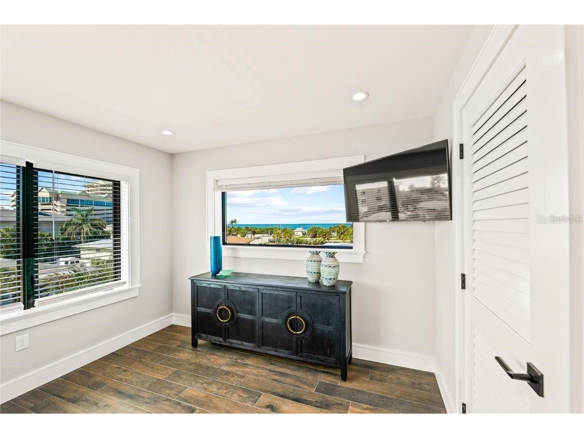 135 Grant Drive Sarasota FL 34236 A4649296 image23