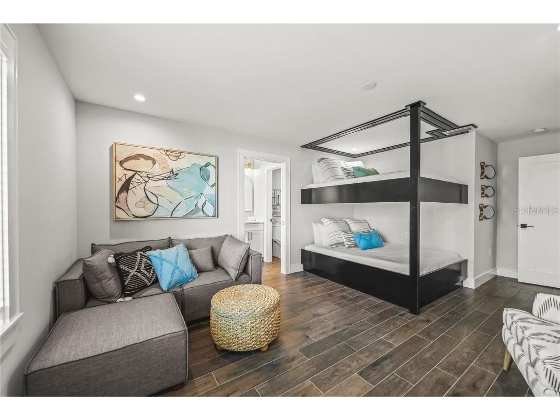 135 Grant Drive Sarasota FL 34236 A4649296 image32