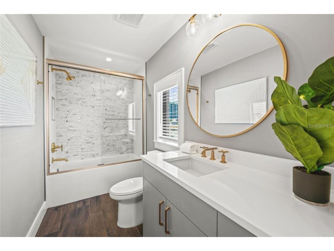 135 Grant Drive Sarasota FL 34236 A4649296 image33