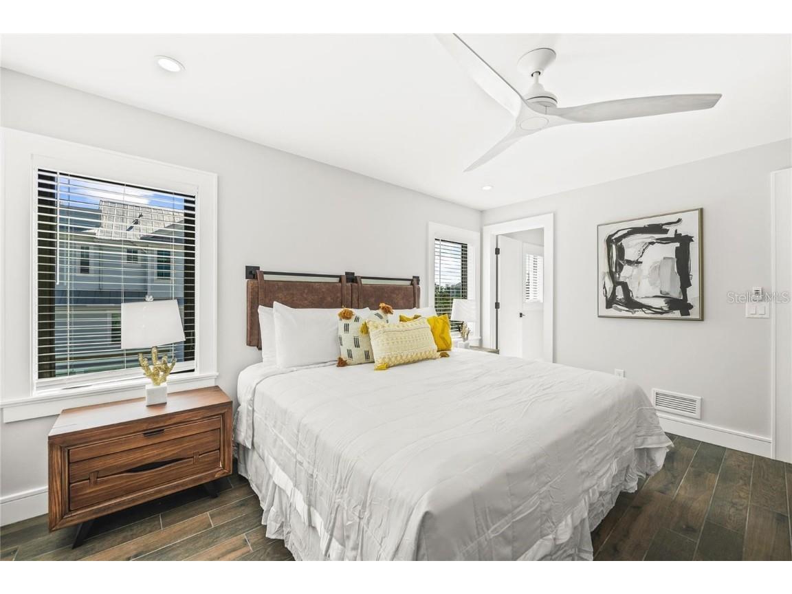 135 Grant Drive Sarasota FL 34236 A4649296 image39