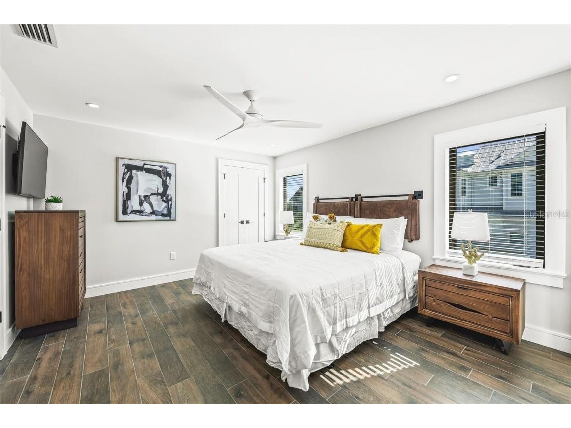 135 Grant Drive Sarasota FL 34236 A4649296 image40
