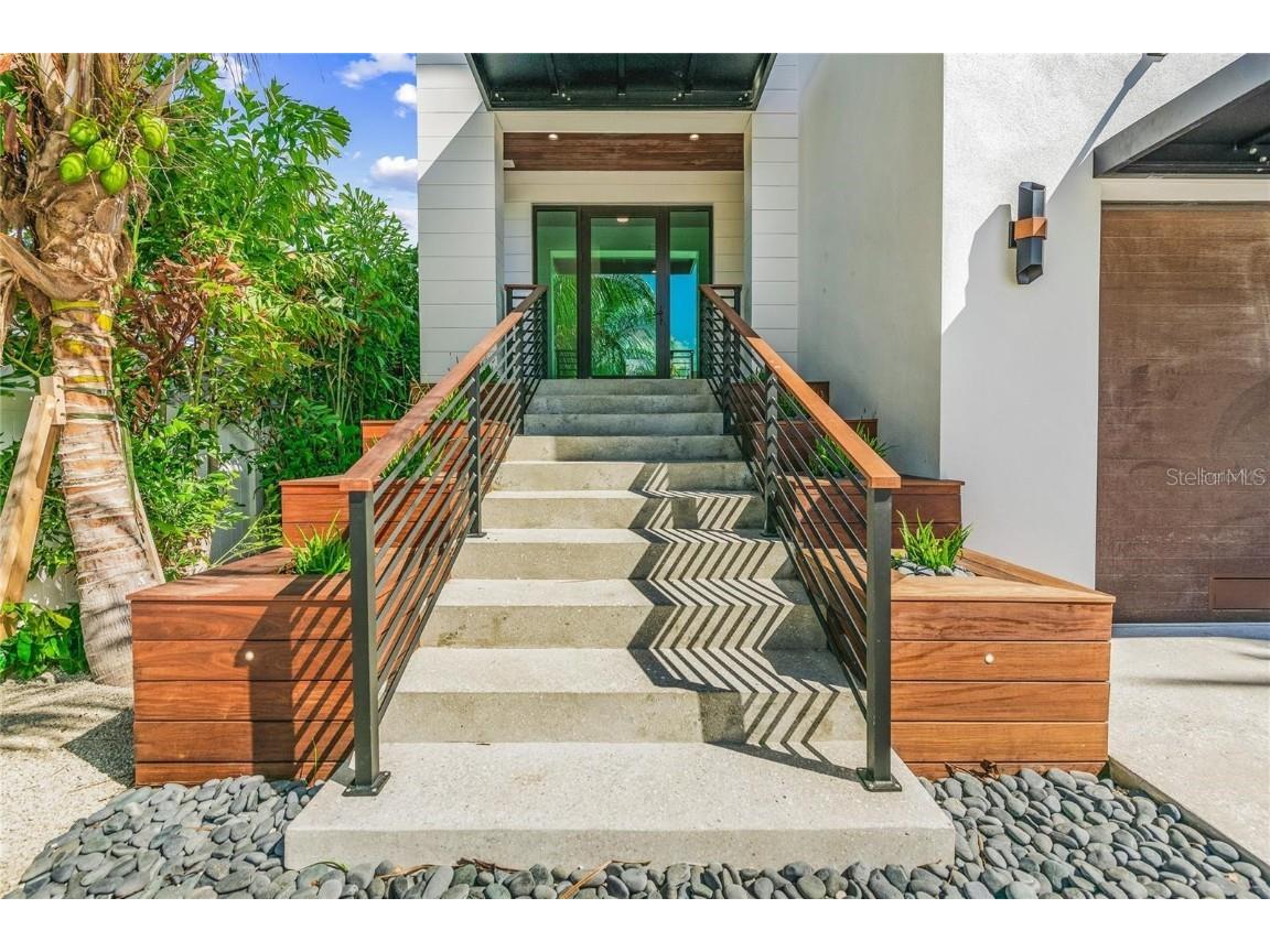 135 Grant Drive Sarasota FL 34236 A4649296 image8