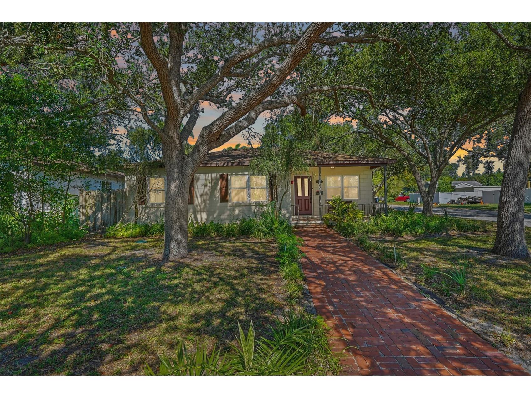 135 NW Monroe Circle N Saint Petersburg FL 33702 TB8464080 image1