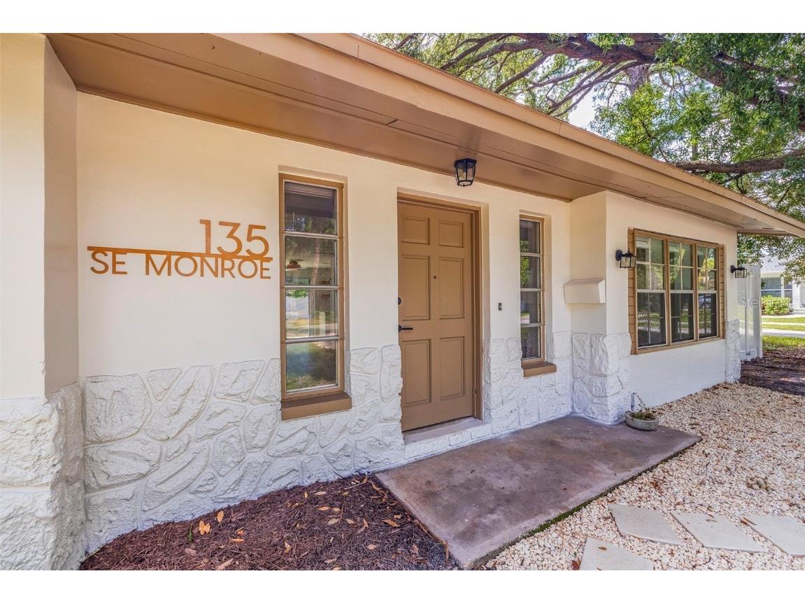 135 SE Monroe Circle N Saint Petersburg FL 33703 U8255055 image1