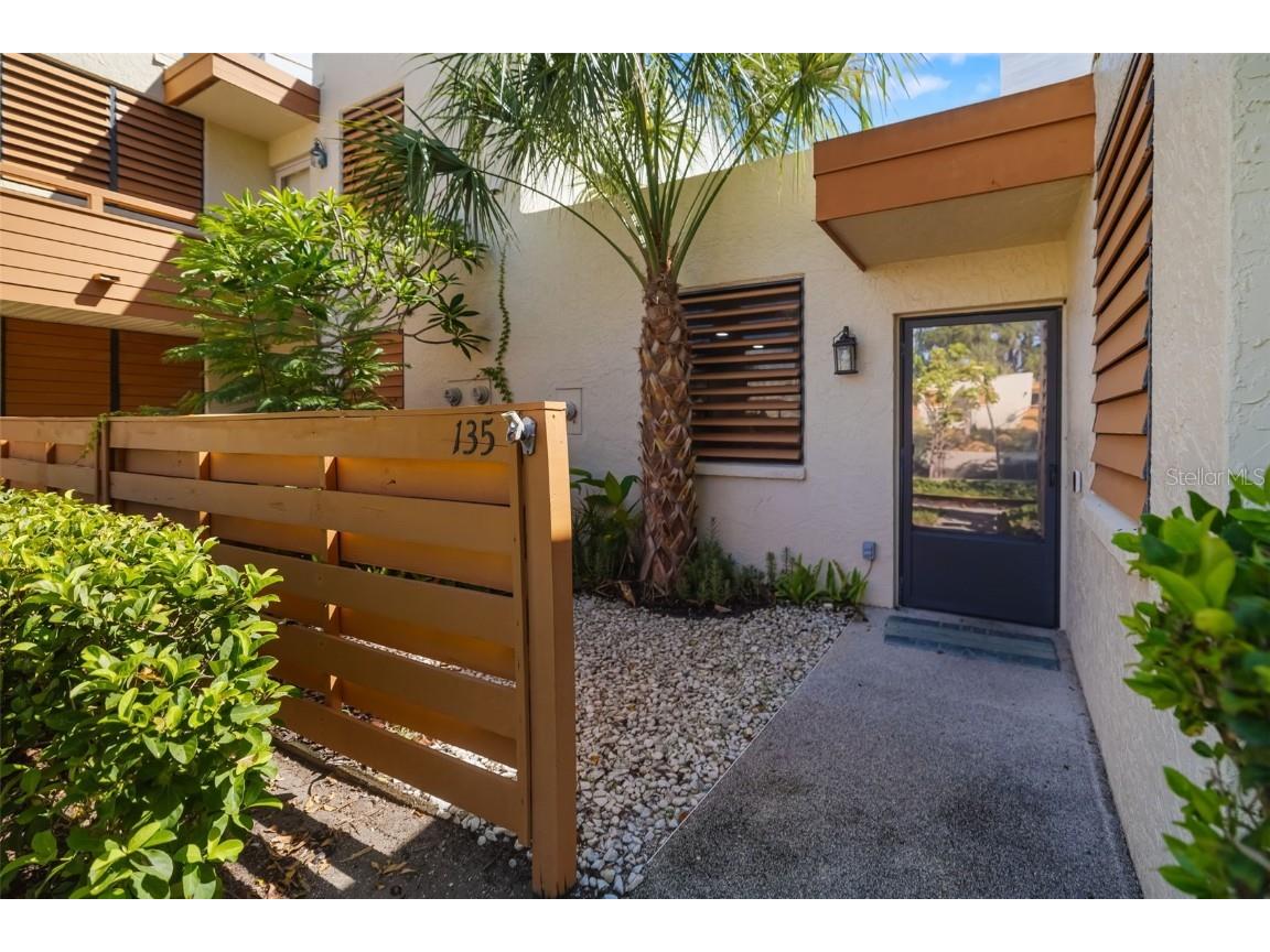 135 Wild Palm Drive Bradenton FL 34210 L4954841 image2