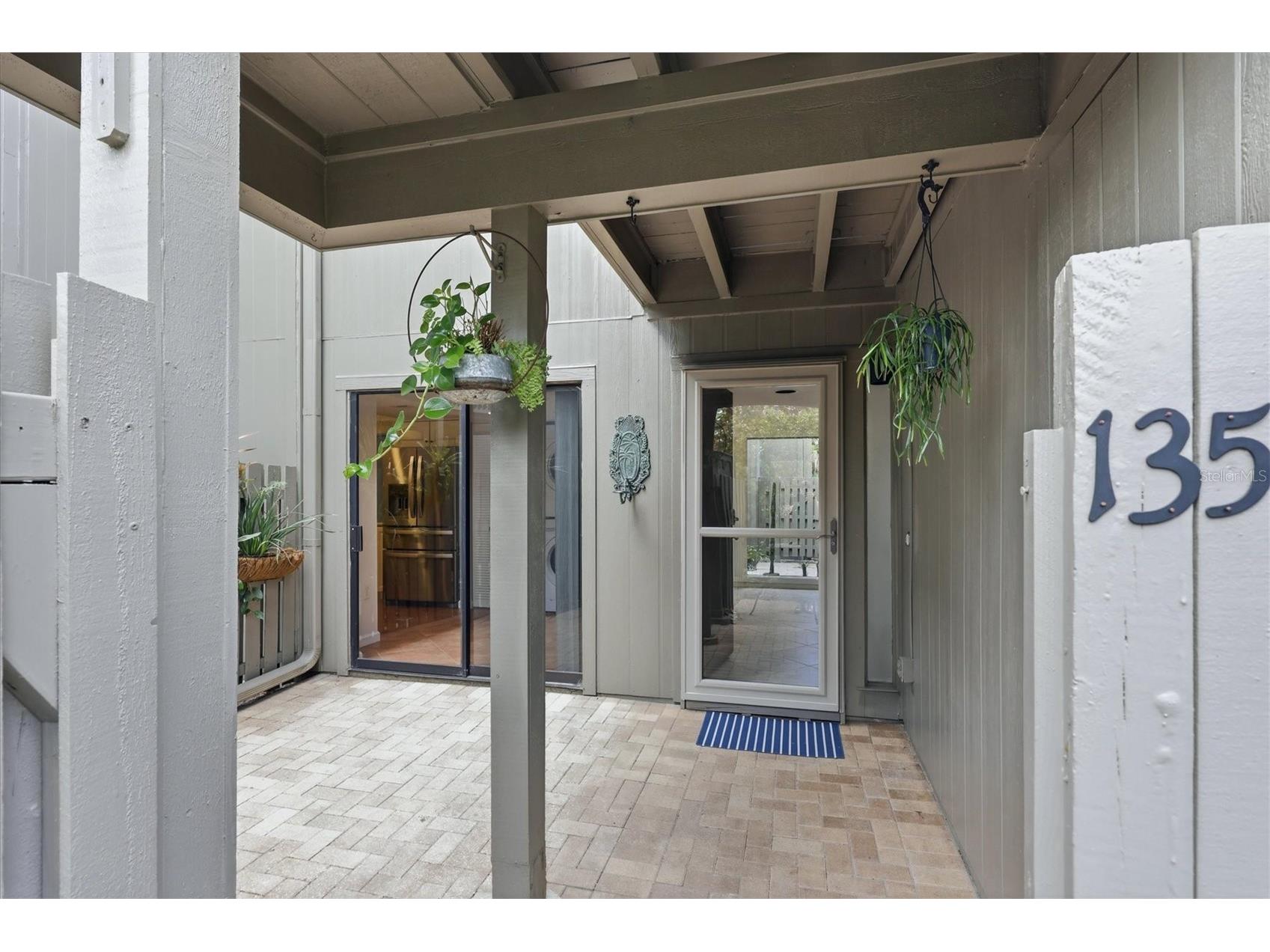135 Woodland Place Osprey FL 34229 A4687664 image1