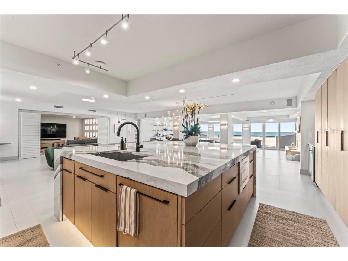 1350 Gulf Boulevard #202 Clearwater FL 33767 TB8356338 image11