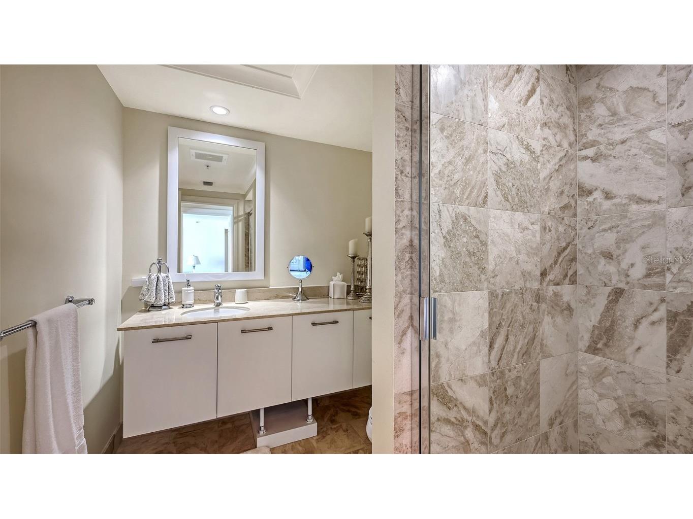 1350 Main Street #1007 Sarasota FL 34236 A4633437 image23