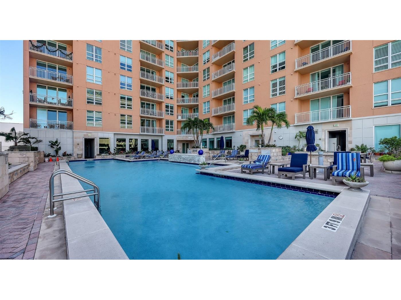 1350 Main Street #1007 Sarasota FL 34236 A4633437 image47